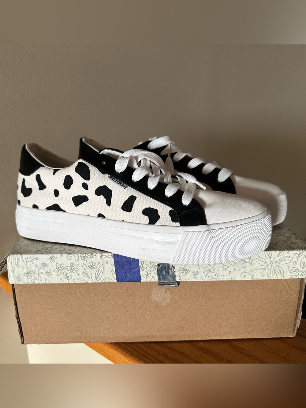 Mudd Cowprint Platform sneakers